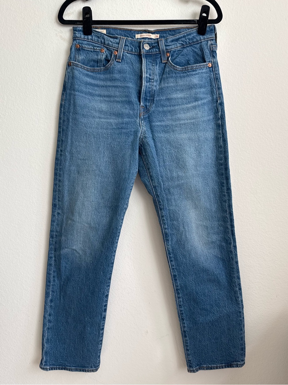 Levi’s Wedgie Straight Jeans 28 High Rise Medium Wash Button Fly